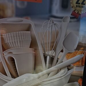 Elegant Cream Kitchen Utensil Set
